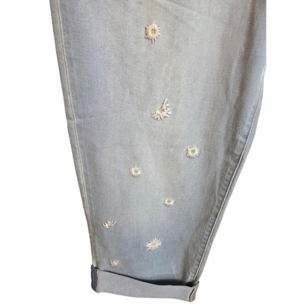Women's Light Wash Daisy Embroidered Cuffed Jeans Cottagecore Size 10/30 - Picture 6 of 16